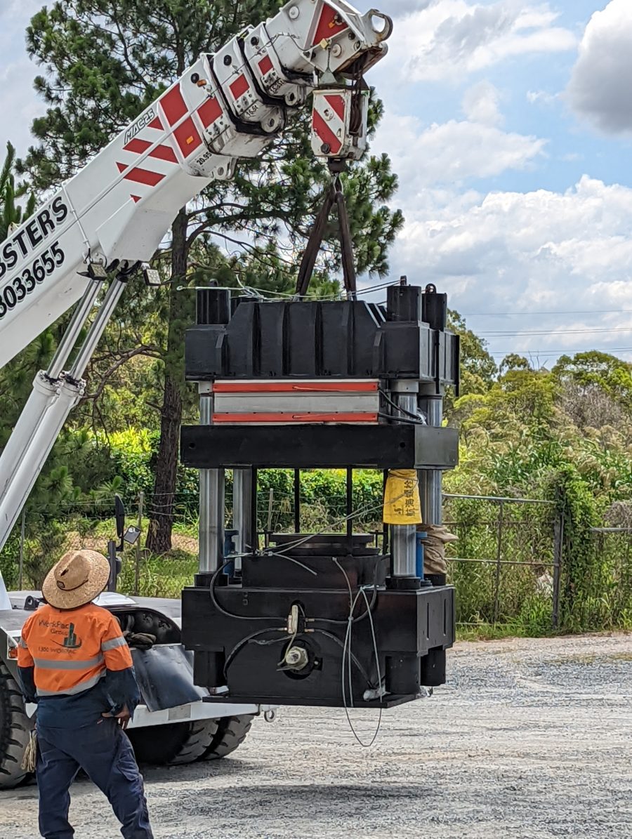 Oz Seals Christmas Present  ‘Hydraulic 600 Ton Press’